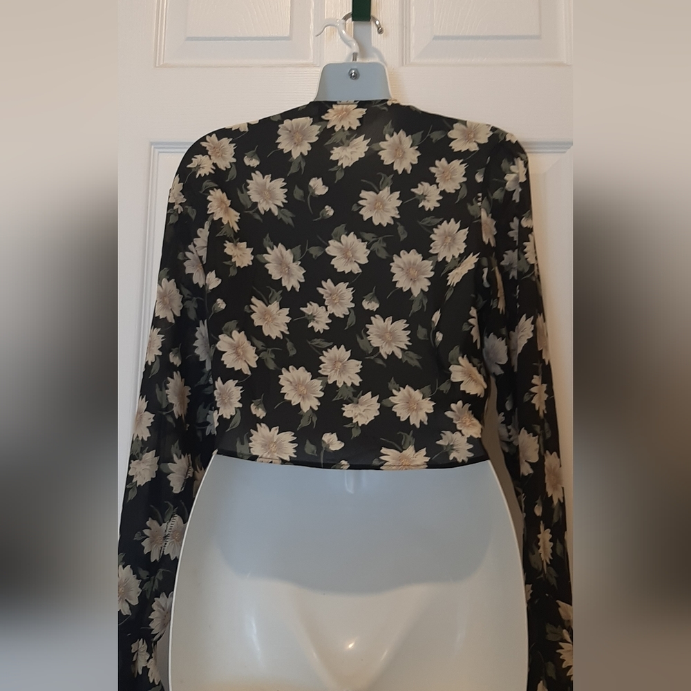 Floral top - Picture 2 of 3